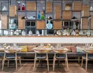 se110-brasserie-x-long-table-quality-hotel-view